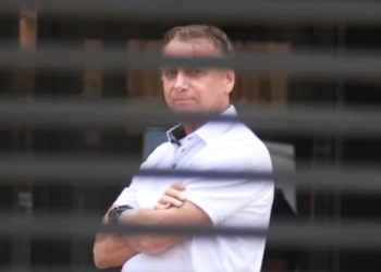 SURTO? SOLDADOR?” — A NOITE QUE LEVOU BOLSONARO À PRISÃO POR VIOLAR A TORNOZELEIRA ELETRÔNICA