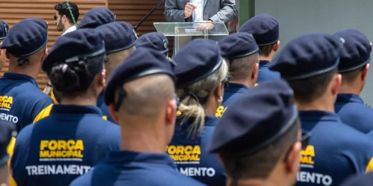 PREFEITO EDUARDO PAES SAI NA FRENTE E REFORÇA A SEGURANÇA COM NOVA TURMA DA FORÇA MUNICIPAL