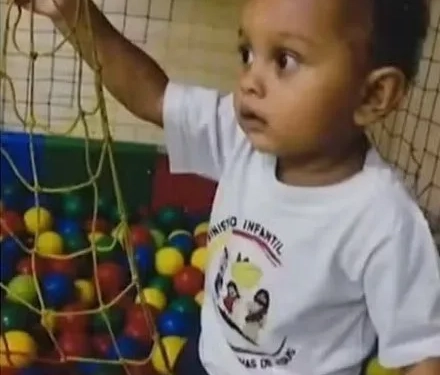 CRIME BARBÁRICO EM QUEIMADOS: PADRASTO É PRESO APÓS MATAR MENINO DE 2 ANOS POR MOTIVO CRUEL