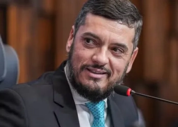 Escândalo na Alerj: PF Apreende R$ 90 Mil em Dinheiro Vivo no Carro Oficial de Rodrigo Bacellar