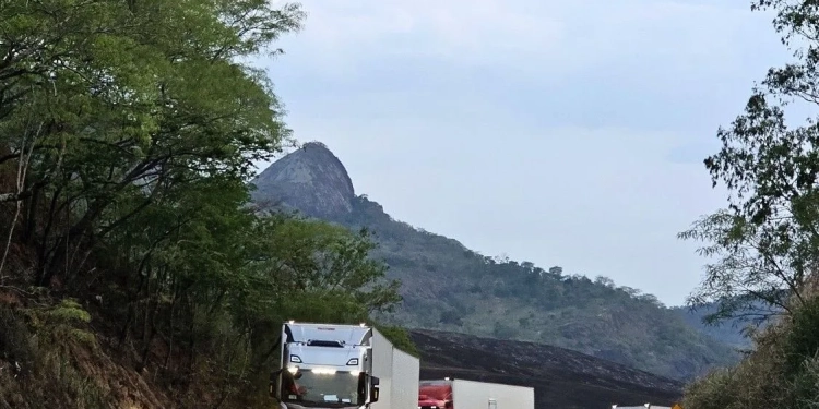 Greve dos Caminhoneiros Fracassa e País Mantém Rotina Sem Interdições