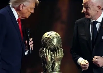 Fifa surpreende o mundo e presenteia Donald Trump com o Prêmio da Paz