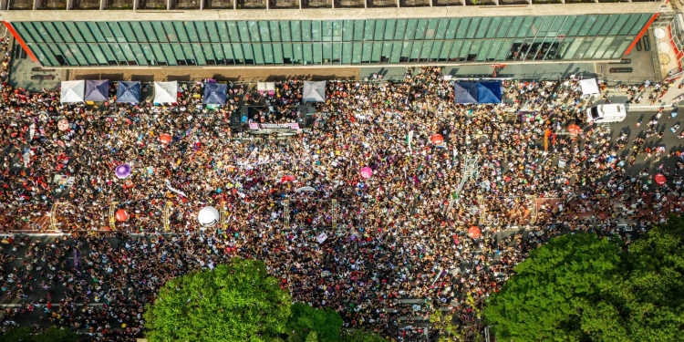 BRASIL VAI ÀS RUAS: MULTIDÃO DE MULHERES PROTESTAM CONTRA ESCALADA DO FEMINICÍDIO