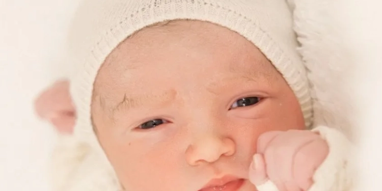 ARRASCAETA ENCANTA A TORCIDA AO REVELAR O ROSTO DO FILHO MILANO