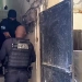 OFICINA CLANDESTINA DA MILÍCIA DESCOBERTA NO RIO: DESARME DESMONTA ESQUEMA ARMADO ESCONDIDO ATRÁS DE PORTA BLINDADA