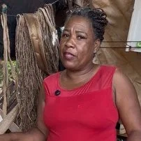 REVOLUÇÃO NATURAL! BRASILEIRA INOVA AO CRIAR PERUCAS E APLIQUES FEITOS DE FIBRA DE BANANEIRA