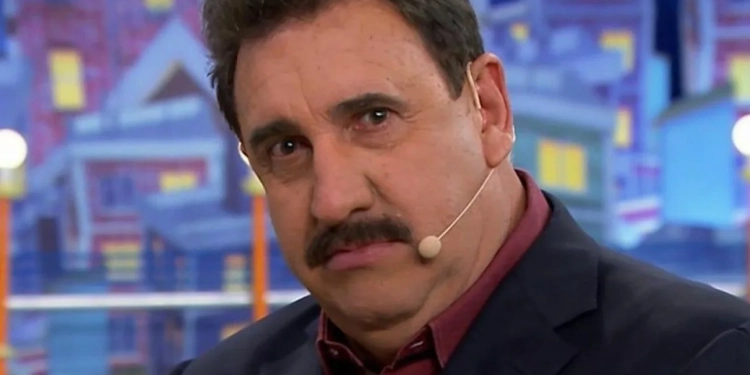 Ratinho sai em defesa do SBT e rebate críticas: “Confundir jornalismo com fanatismo é ignorância
