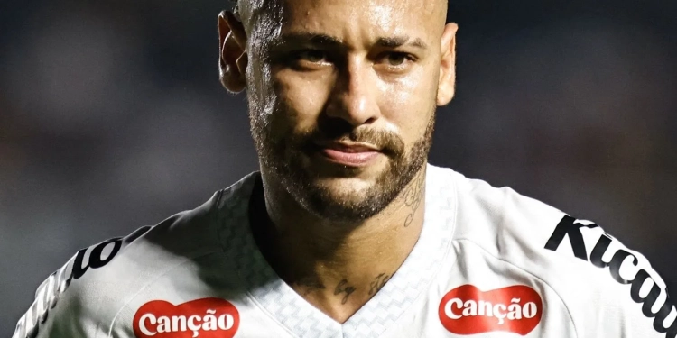 Neymar passa por cirurgia no joelho e Santos confirma sucesso do procedimento