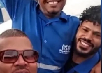 DESCANSEM EM PAZ!!  TRAFICANTES DOCOMANDO VERMELHO EXECUTAM TRÊS TÉCNICOS DE INTERNET E ESPALHAM MEDO E TERROR