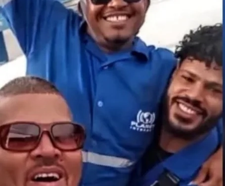 DESCANSEM EM PAZ!!  TRAFICANTES DOCOMANDO VERMELHO EXECUTAM TRÊS TÉCNICOS DE INTERNET E ESPALHAM MEDO E TERROR