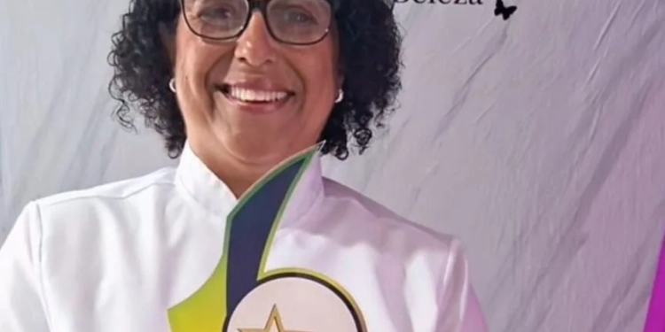 IMPACTANTE! CRIS DINIZ RECEBE HONRA AO MÉRITO NO REVELA DEPIL 2025 E SE FIRMA COMO UM DOS MAIORES NOMES DA DEPILAÇÃO NO BRASIL