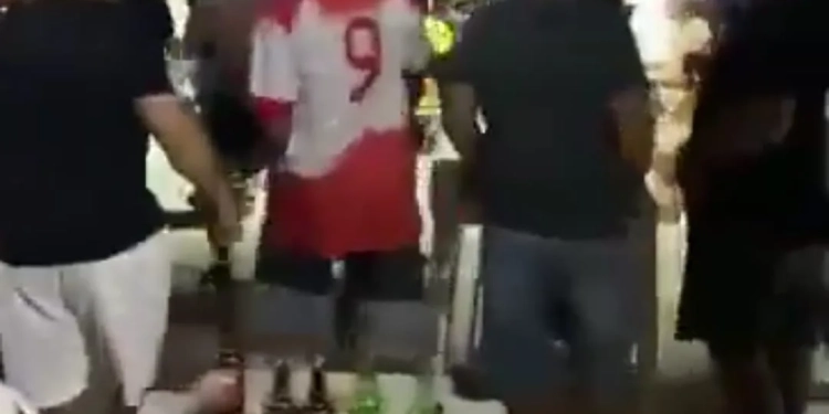 ( VIDEO) GUERRA ENTRE COMANDO VERMELHO E PCC LEVA PÂNICO EM FESTA
