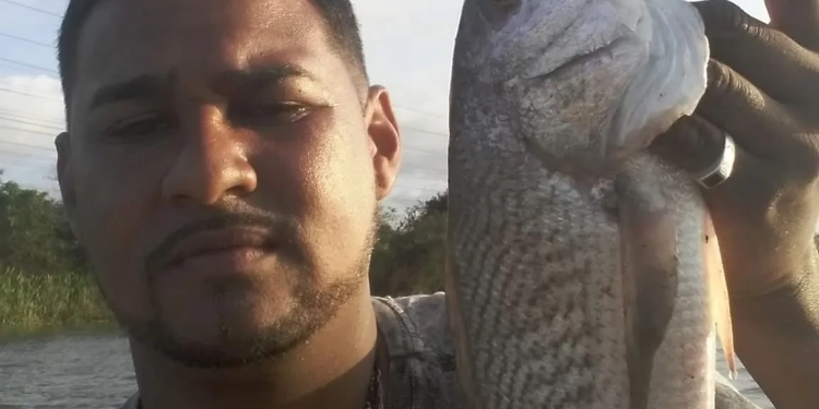 COVARDIA NA ZONA OESTE!! TRAFICANTES DO COMANDO VERMELHO MATAM UM TRABALHADOR EM SANTA CRUZ!!