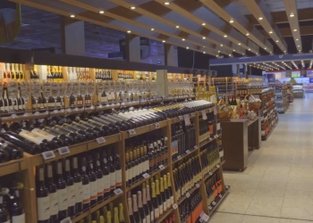 Guanabara lança campanha com ofertas de vinhos e espumantes e renovação das adegas