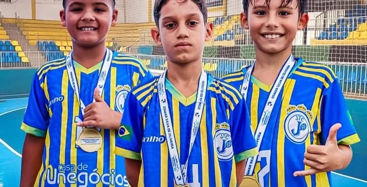 ORGULHO DE CAMPO GRANDE: ATLETAS DE 8 ANOS CONQUISTAM TÍTULO INÉDITO NA FFSERJ SUB-8