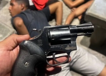 AÇÃO RÁPIDA DA POLÍCIA RESULTA NA PRISÃO DE CINCO TRAFICANTES NA ZONA OESTE