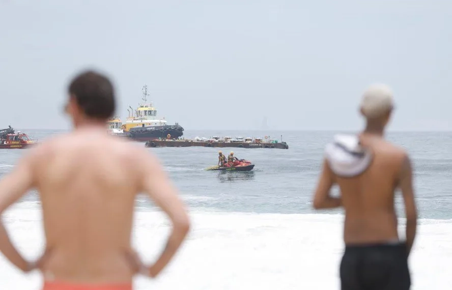 Mistério nas águas de Copacabana: corpo é encontrado no mar e pode estar ligado a desaparecimento de adolescente