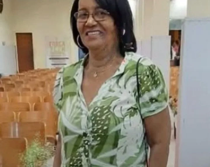 TRAGÉDIA EM SANTÍSSIMO: MÃE É MORTA A FACADAS PELO PRÓPRIO FILHO DENTRO DE CASA