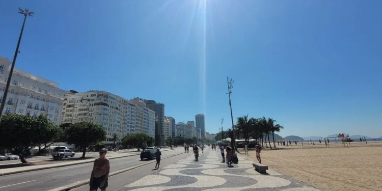 Rio Ferve: Capital Fluminense Bate Recorde de Calor e Lidera Ranking Nacional de Temperaturas Extremas