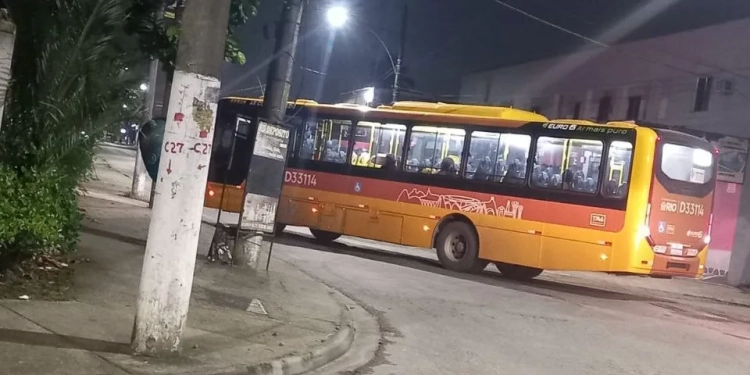 GUERRA NA ZONA OESTE!! MILICIANOS ENTRAM EM CONFRONTO POR COMUNIDADE EM SANTA CRUZ