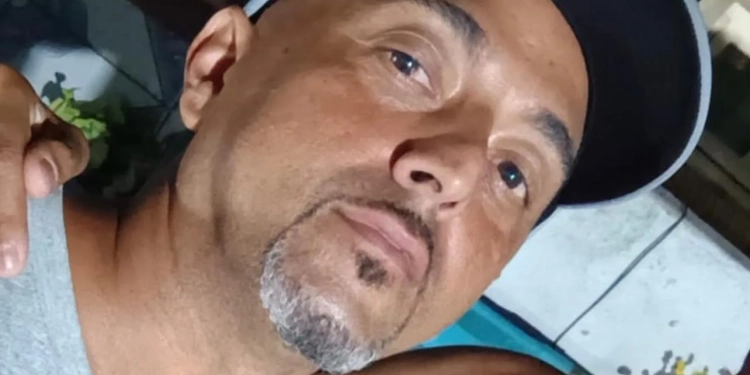 Motorista de aplicativo é brutalmente assassinado após ser retirado do carro no Rio