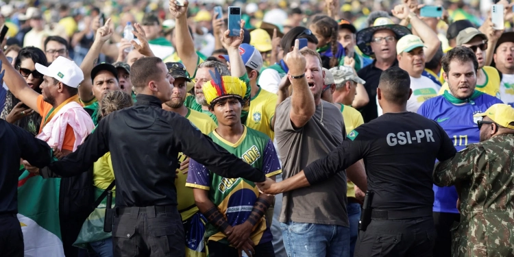 URGENTE!! Alexandre de Moraes BARRA protestos e ACAMPAMENTOS no entorno da Papuda onde Bolsonaro está preso”