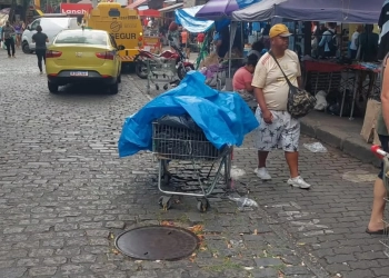 Táxis perdem espaço para camelôs e ponto tradicional quase desaparece no calçadão de Campo Grande