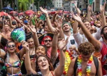Rio entra no clima do Carnaval: pré-folia toma as ruas com o Carnaval Não Oficial