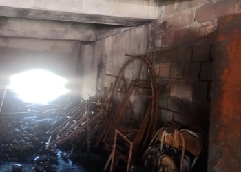 ( FOTOS) ESCOLA DE SAMBA PERDE TUDO NUM INCÊNDIO CRIMINOSO EM CAMPO GRANDE