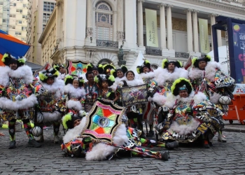 Tradição, resistência e identidade: Turma Nova Geração mantém viva a cultura dos bate-bolas na Zona Oeste do Rio