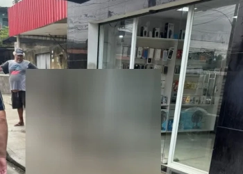 ( VIDEO) HOMEM É EXECUTADO A LUZ DO DIA EM PACIÊNCIA!! MORADORES ESTÃO EM CHOQUE