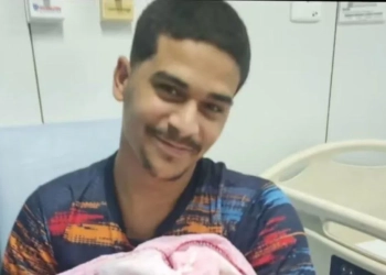 Motoboy é executado após entrega e forçado a se despedir da esposa por traficantes no Rio