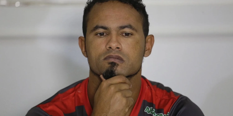 Goleiro Bruno volta a ser considerado foragido da Justiça e pode ser preso em qualquer lugar do Brasil