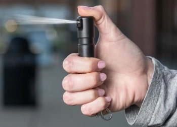 CÂMARA APROVA SPRAY DE PIMENTA PARA MULHERES A PARTIR DOS 16 ANOS E MEDIDA GERA DEBATE NO PAÍS