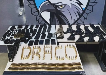 Urgente!! Polícia Civil estoura paiol da milicia e apreende vários fuzis no Rio