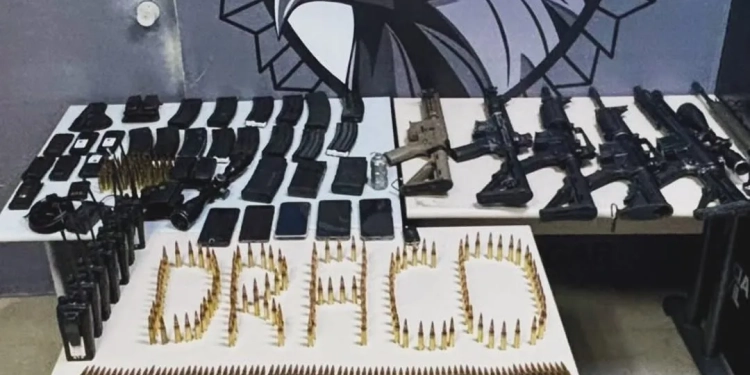Urgente!! Polícia Civil estoura paiol da milicia e apreende vários fuzis no Rio
