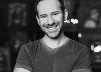 MORTE DE BILIONÁRIO CHOCA O MUNDO: DONO DO ONLYFANS MORRE AOS 43 ANOS APÓS LUTA CONTRA O CÂNCER