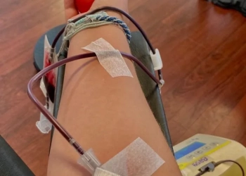 ALERTA GLOBAL: AMERICANOS RECORREM À “VENDA DE SANGUE” PARA SOBREVIVER E COMPLEMENTAR RENDA