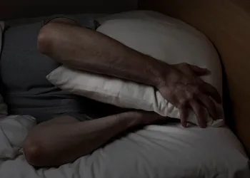 Mistério da Nova Geração: por que o sono está vencendo a vontade de fazer amor?