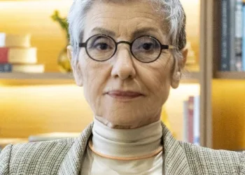 POLÊMICA NO RIO: Cássia Kis É DENUNCIADA POR TRANSFOBIA APÓS CONFUSÃO EM SHOPPING!