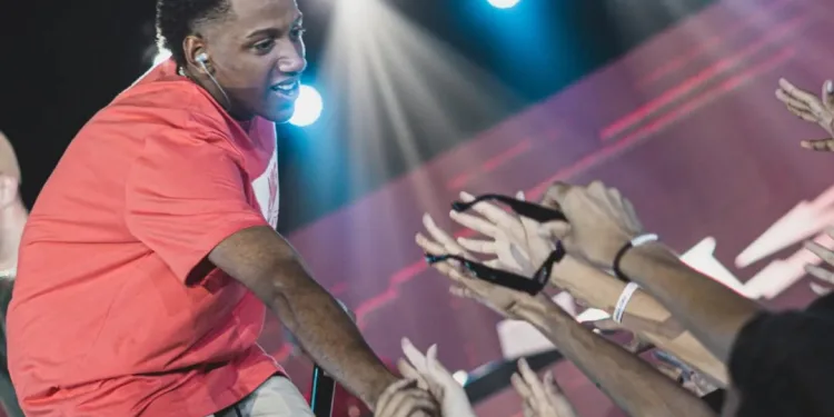 Mistério e comoção: jovem promessa do trap gospel carioca, MC WC 12, é encontrado morto aos 19 anos