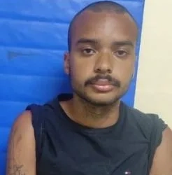 PADRASTO MATA BEBÊ NO RIO APÓS SE IRRITAR COM CHORO