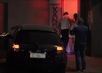 ( VIDEO) MARIDO FLAGRA ESPOSA COM O MELHOR AMIGO NUM MOTEL EM CAMPO GRANDE