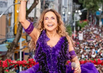 Após polêmica em premiação, Daniela Mercury se pronuncia, pede desculpas a Edson Gomes e reforça luta pelos direitos das mulheres. Leia o texto