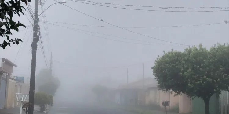 Frente fria histórica deve derrubar temperaturas no Brasil e acende alerta para frio intenso