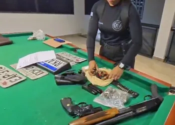 Operação no RJ apreende armas com ex-CACs que ignoraram cassação de registros