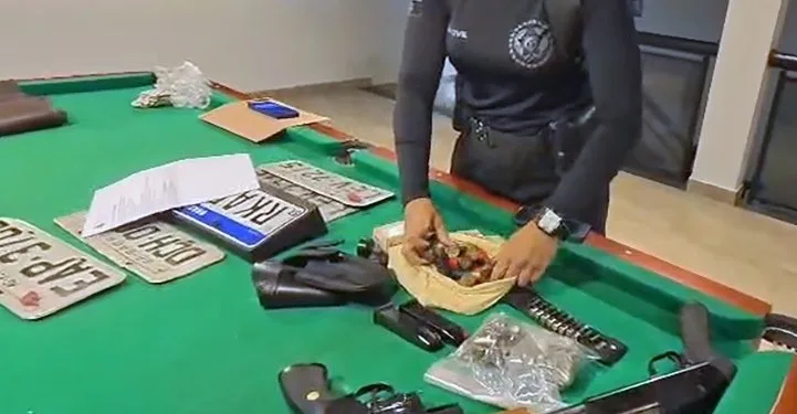 Operação no RJ apreende armas com ex-CACs que ignoraram cassação de registros