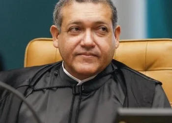 Nunes Marques assume presidência do TSE e defende urnas eletrônicas como símbolo da democracia brasileira