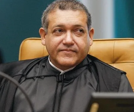 Nunes Marques assume presidência do TSE e defende urnas eletrônicas como símbolo da democracia brasileira