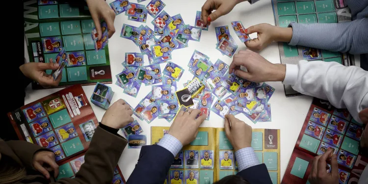 Álbum da Copa 2026 vira artigo de luxo: torcedores imprimem próprias figurinhas para fugir de gasto de até R$ 7 mil